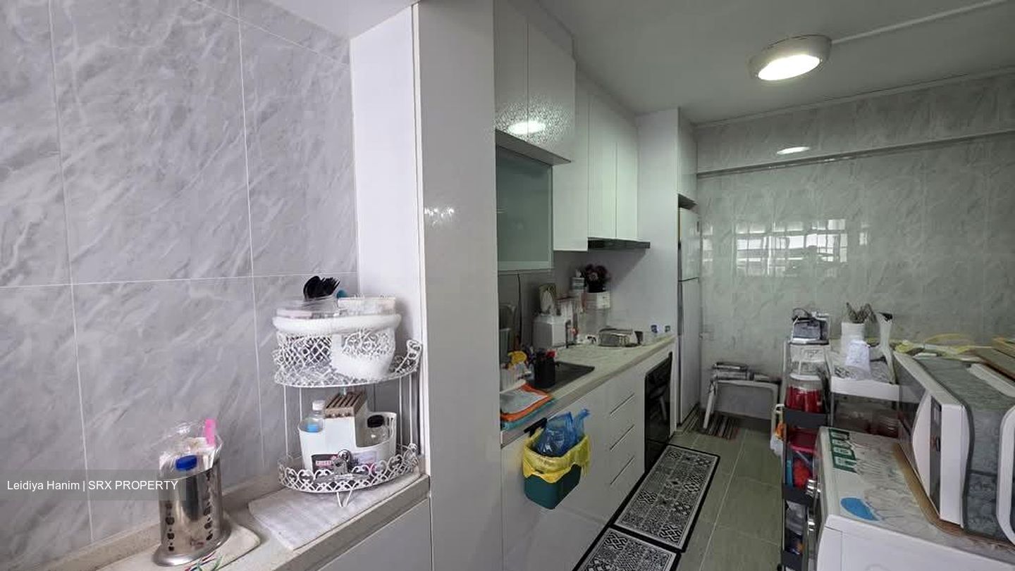 Blk 337 Jurong East Avenue 1 (Jurong East), HDB Executive #573983511